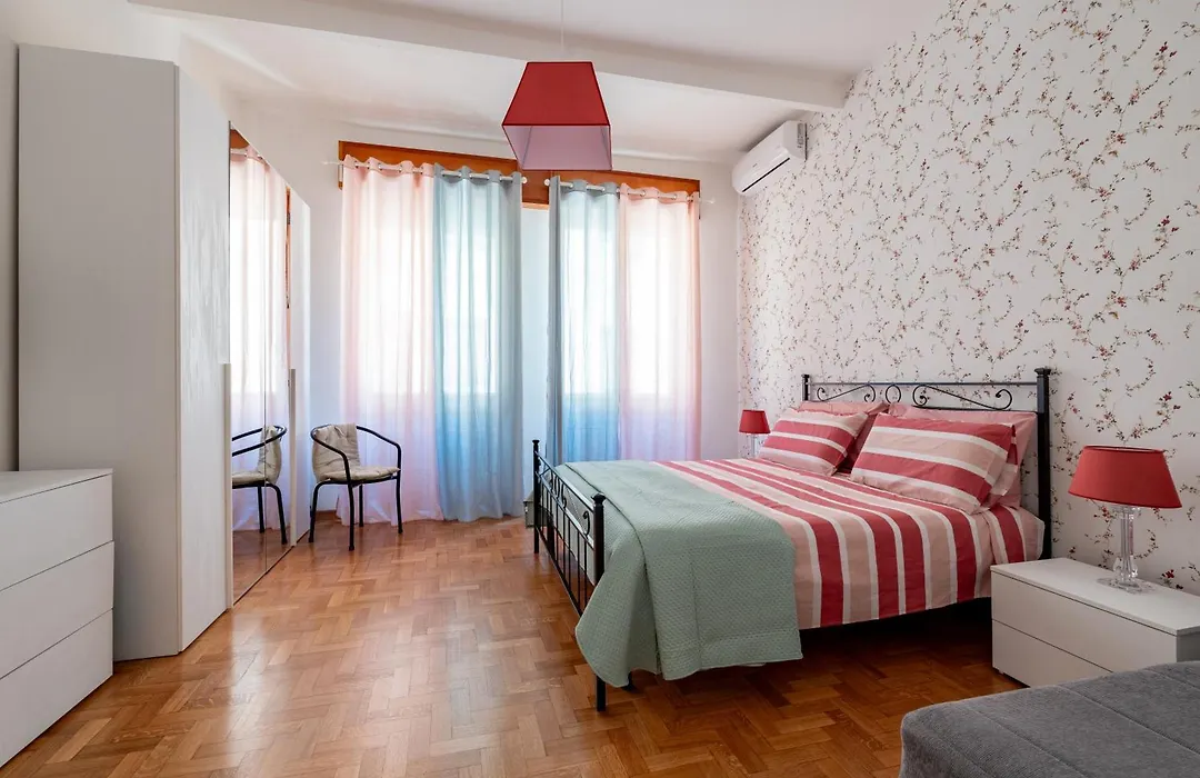 HomeDesiRome - La Casa a Colori-1